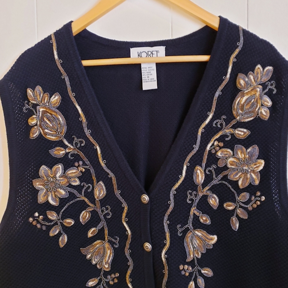 Koret Women Sweater Vest Size 1X Navy Crewel Floral Applique Button Front, Sleev - Picture 1 of 9